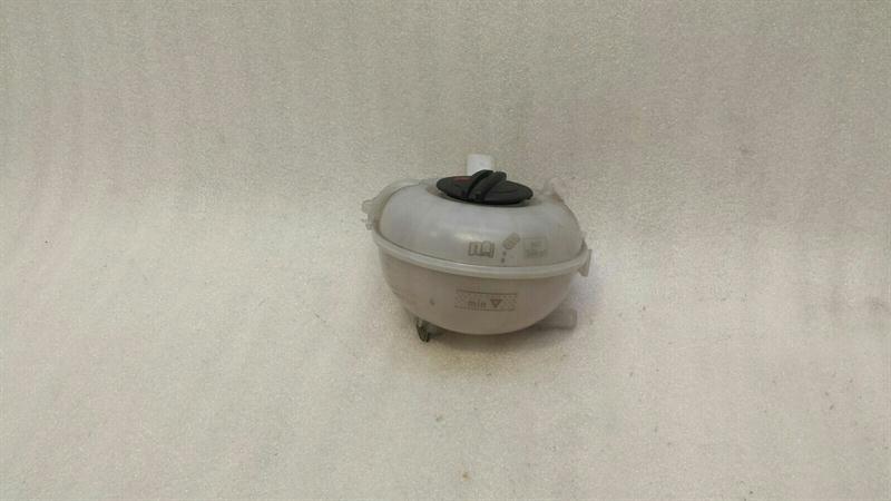 Audi A3 8V Facelift expansion tank 5Q0121407G expansion tank coolant