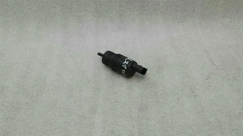 BMW 5 Series F10 528i Washer Fluid Pump 6934160 Washwater Pump
