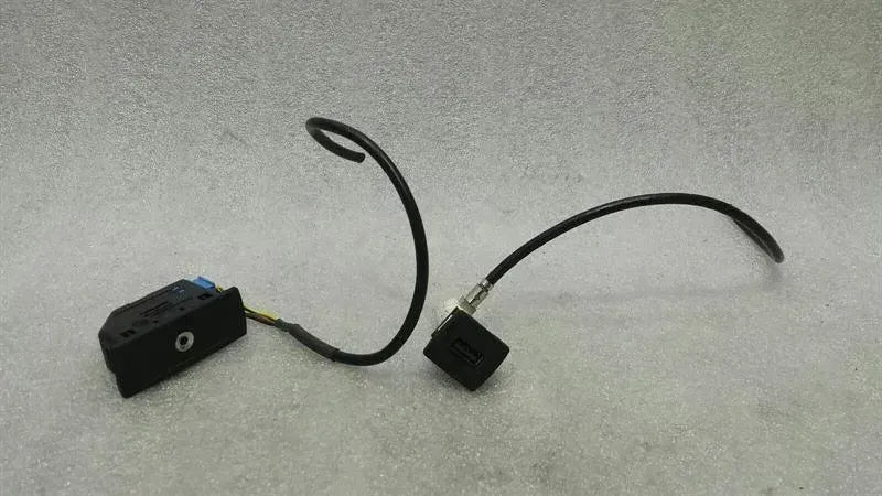 Mercedes ML W166 Multimedia Input Set A2188200087 Control Unit Female AUX IN USB