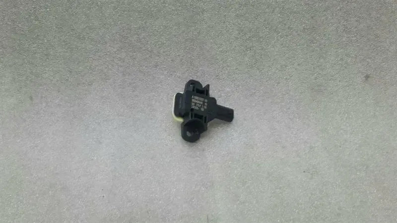 Mercedes ML W166 Crash Sensor A1668210351 Impact Sensor SRS