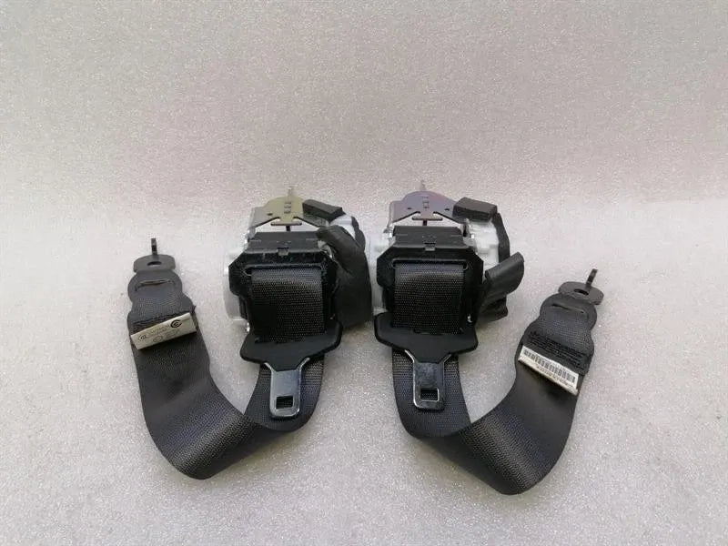 Rolls Royce Wraith RR5 Coupe rear seat belt 72117240797 seat belt rear-
