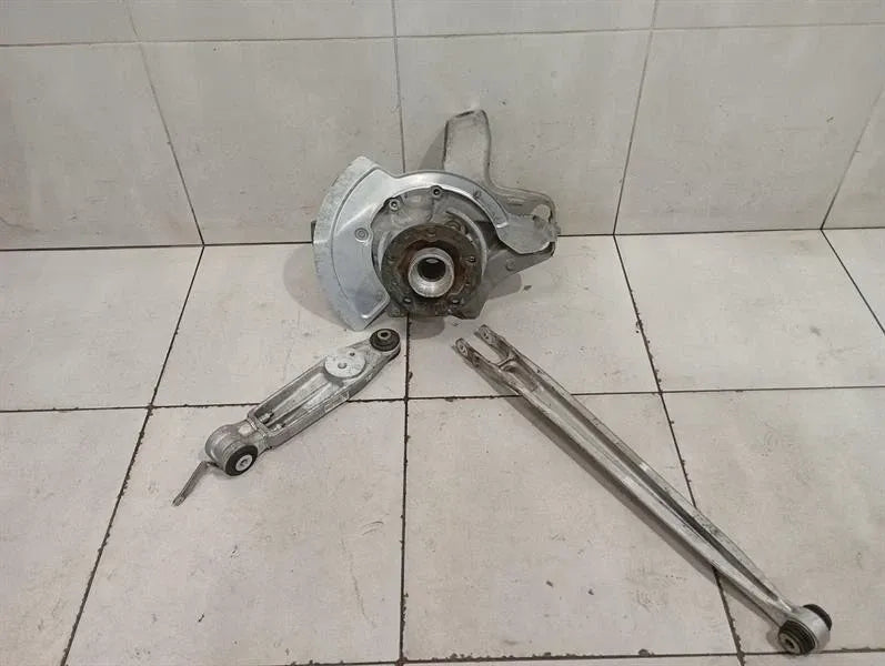 Porsche Cayman 981 GT4 Left Rear Hub 98133111183 Wheel Bearing Housing Rear Left -