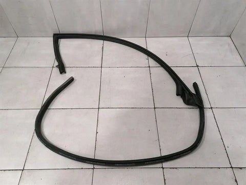 Ferrari GTC4 Lusso F151M Right Door Seal 86872100 Right Door Seals -