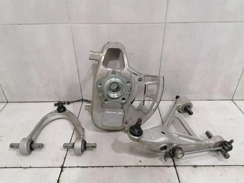 Ferrari GTC4 Lusso F151M Right Front Hub 268378 Wheel Bearing Housing Front Right-