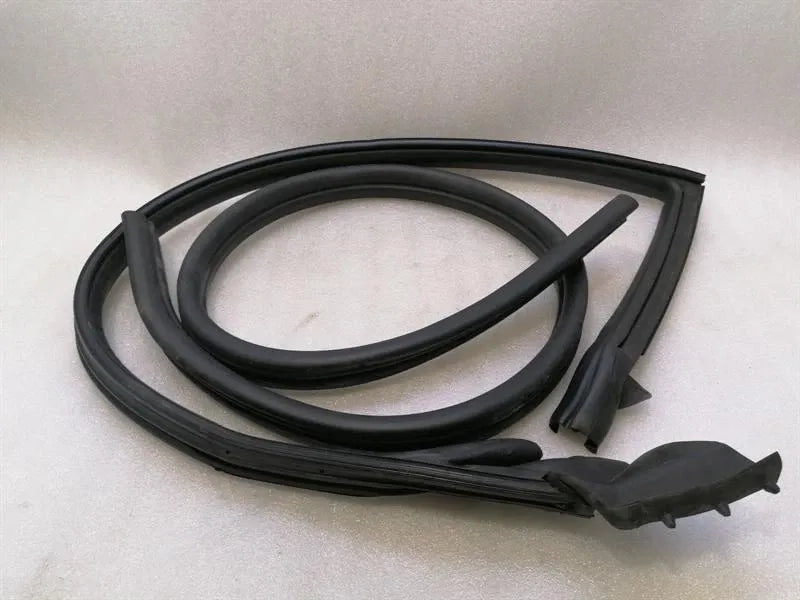 Ferrari GTC4 Lusso F151M Left Door Seal 86872000 Left Door Seals -