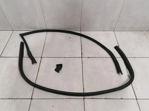 Aston Martin DBS SUPERLEGGERA AM7 Right Door Seal HY53-C20708-AC Door Seals -