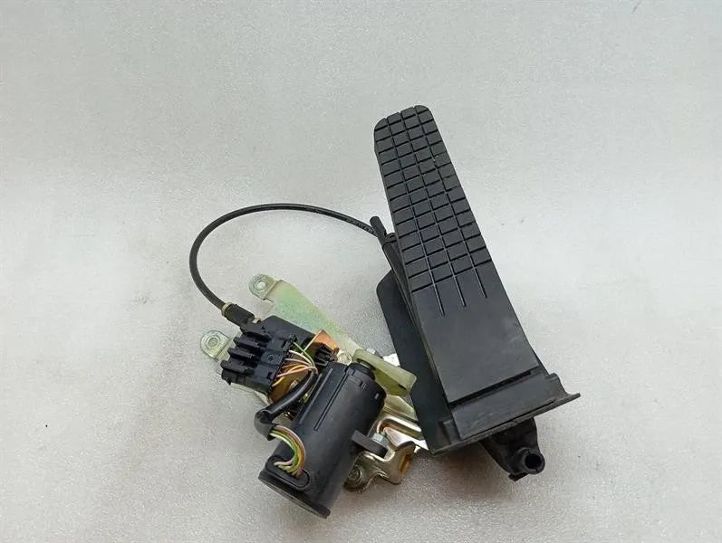 Porsche 911 996 accelerator pedal (electrical) 99642339400 accelerator pedal-
