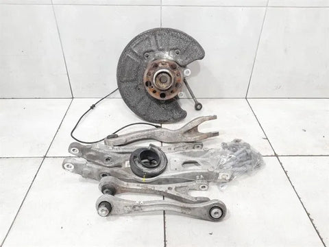 Mercedes C63 AMG W205 Right Rear Hub A2053501614 Wheel Bearing Housing Rear Re SET-