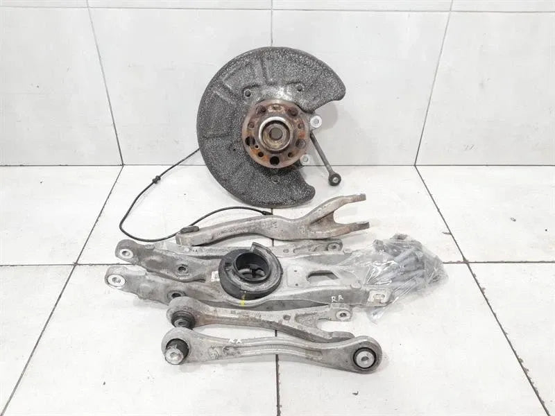 Mercedes C63 AMG W205 Right Rear Hub A2053501614 Wheel Bearing Housing Rear Re SET-