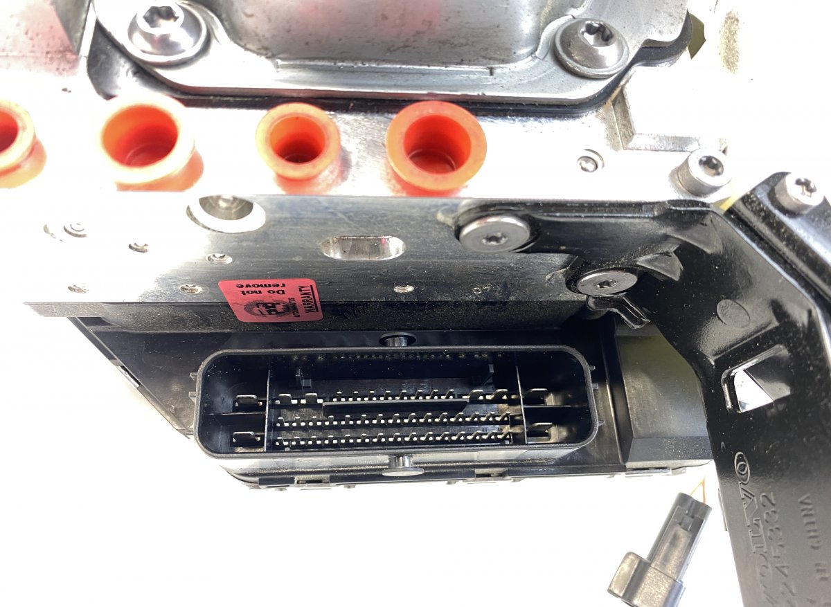36013396 ABS hydraulic unit / pump VOLVO XC40 (536) (10.17-)