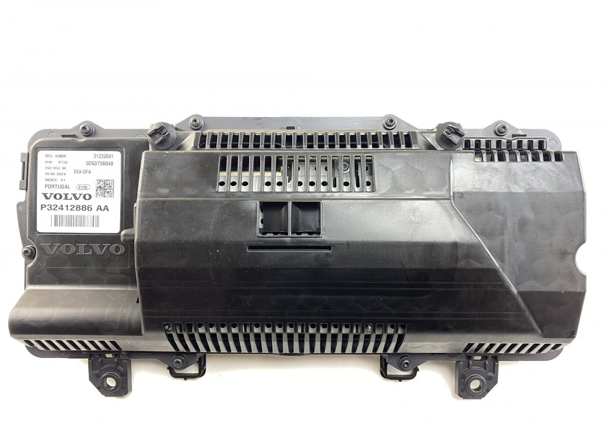 0263758048 Instrument Cluster VOLVO XC40 (536) (10.17-)