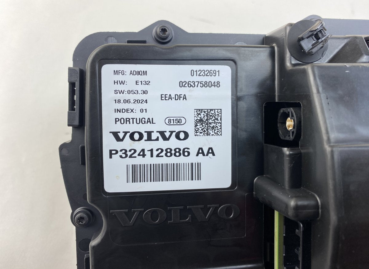 0263758048 Instrument Cluster VOLVO XC40 (536) (10.17-)