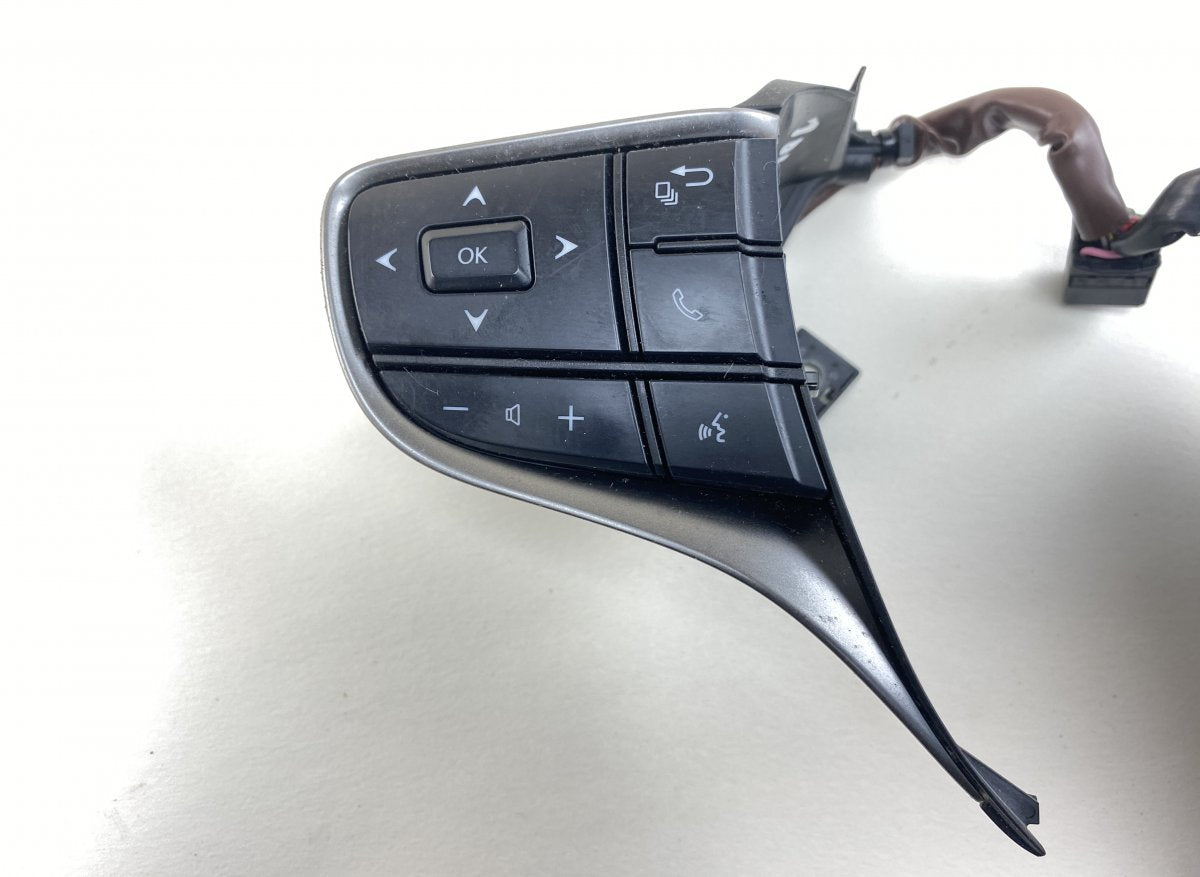 8425076210 Steering wheel MF switch set LEXUS UX (AA10, AH10) (2018-)