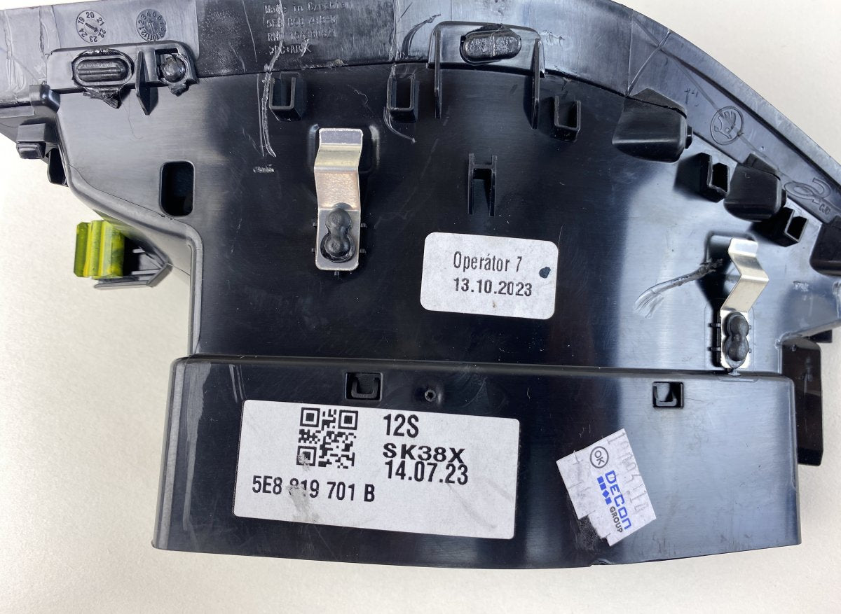 5E8819702 5E8858335 Cabin air vent set SKODA OCTAVIA IV (NX, NN) (2019-)