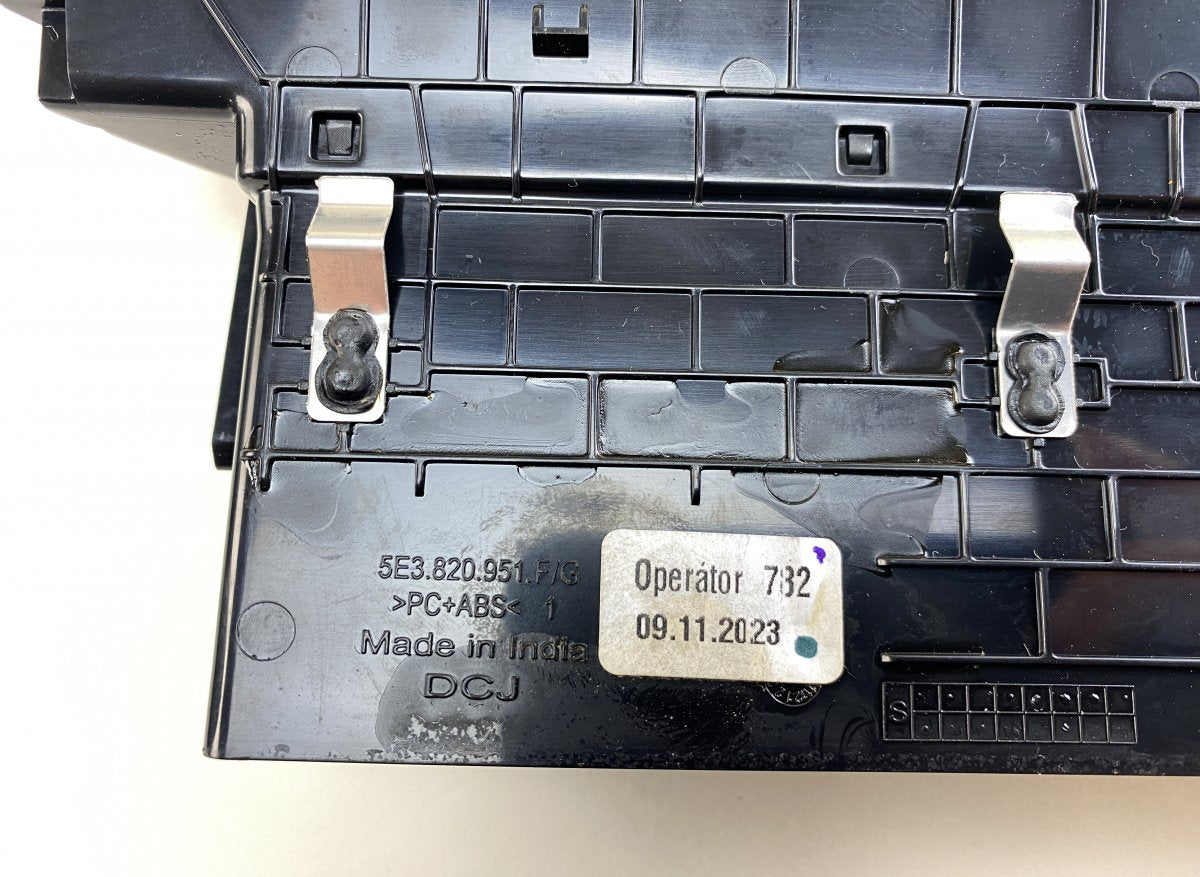 5E8819702 5E8858335 Cabin air vent set SKODA OCTAVIA IV (NX, NN) (2019-)