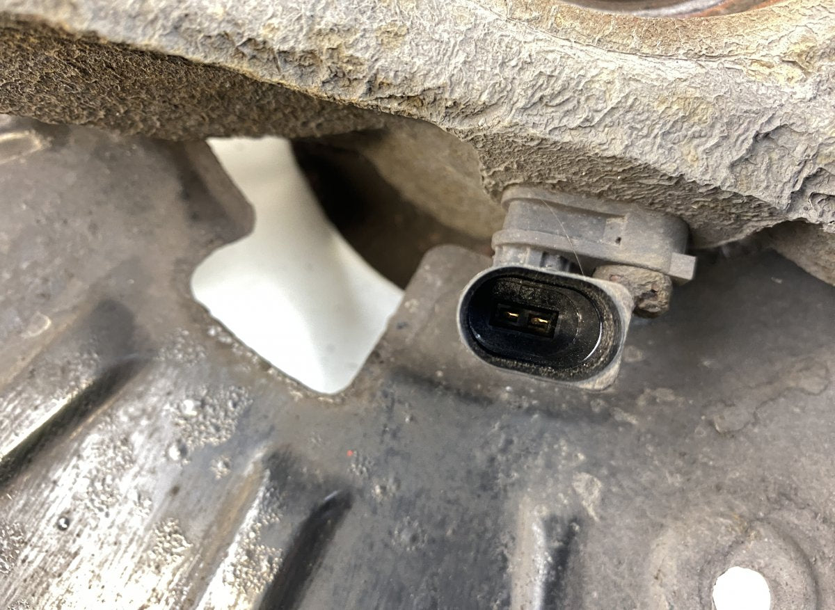 7L8407257B Wheel bearing housing front left AUDI Q7 (4L) (2006-2015)