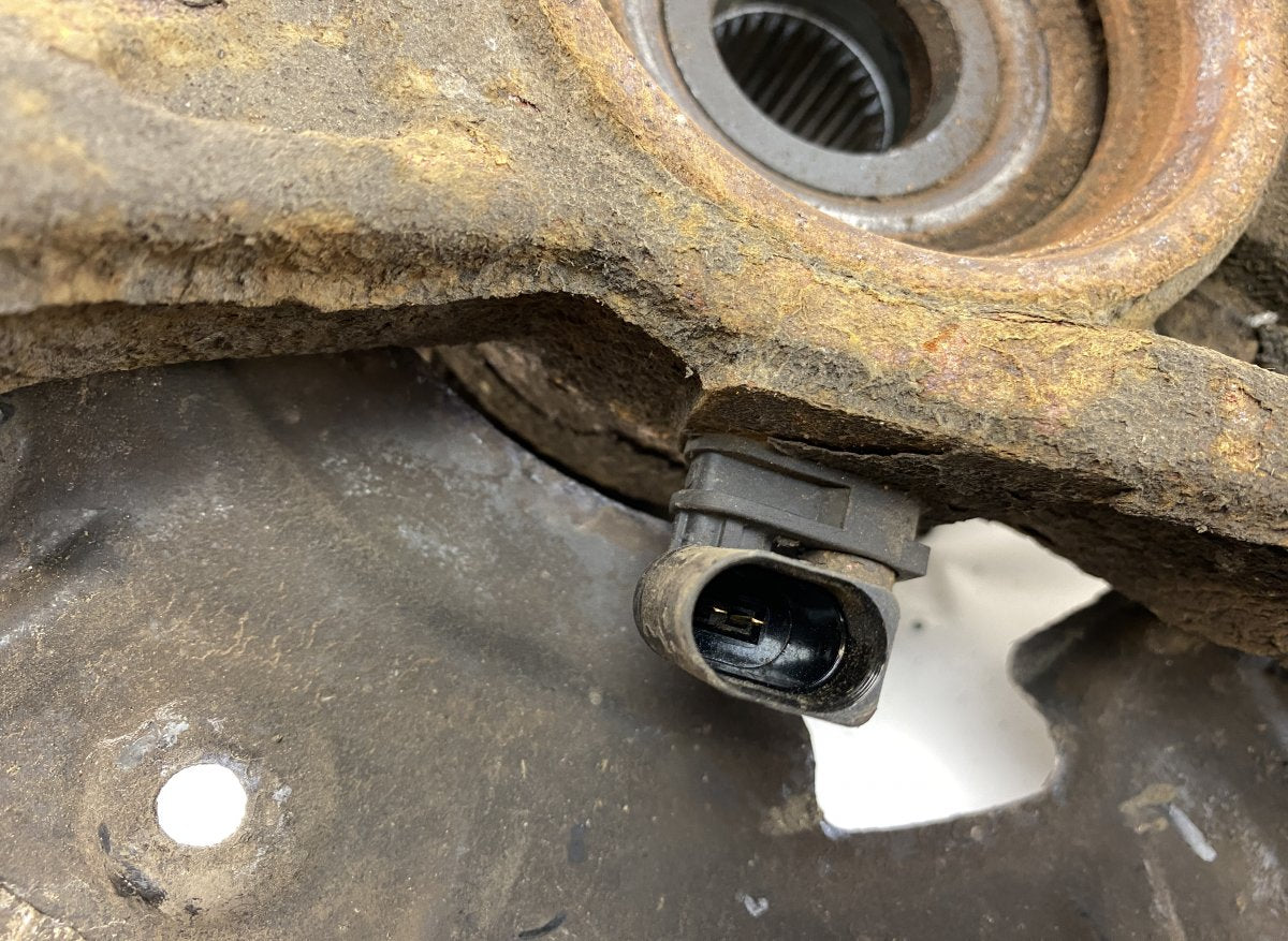 7L8407258B Wheel bearing housing front right AUDI Q7 (4L) (2006-2015)
