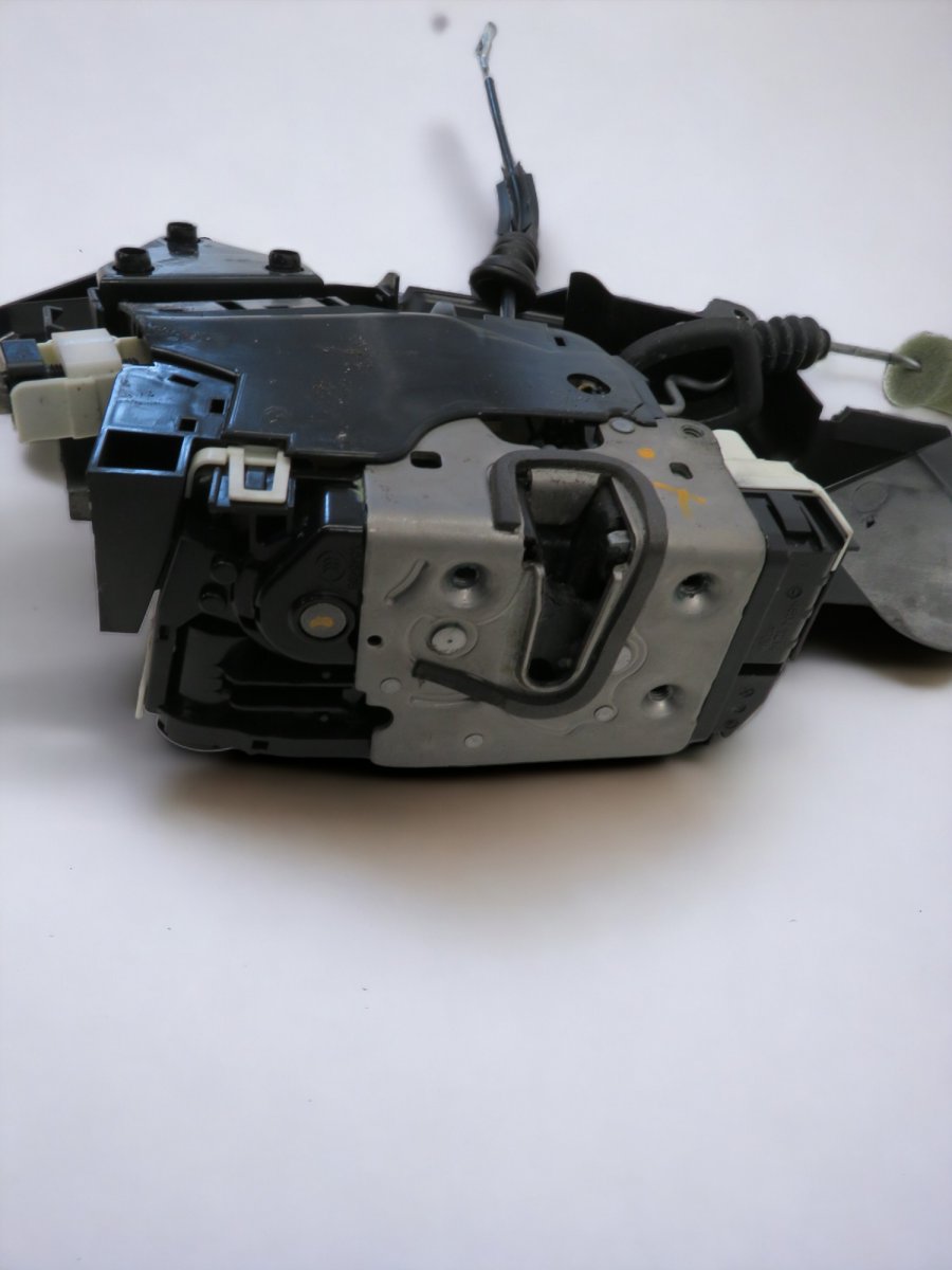 A2047203635 A0997200635 Door Lock Front Right MERCEDES-BENZ C-CLASS (W204) (2007-2013)
