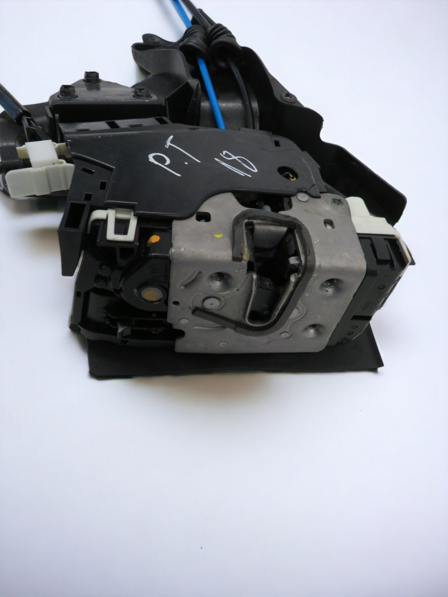 A2047303635 A0997300635 Door Lock Rear Right MERCEDES-BENZ C-CLASS (W204) (2007-2013)
