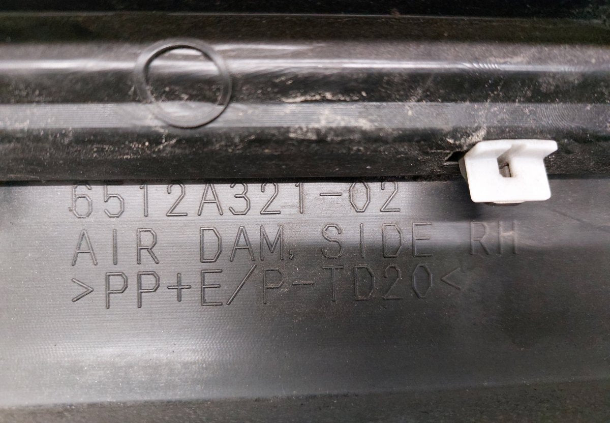 Side Skirt Left MITSUBISHI OUTLANDER II (CW, ZG, ZH) (2006-2012)