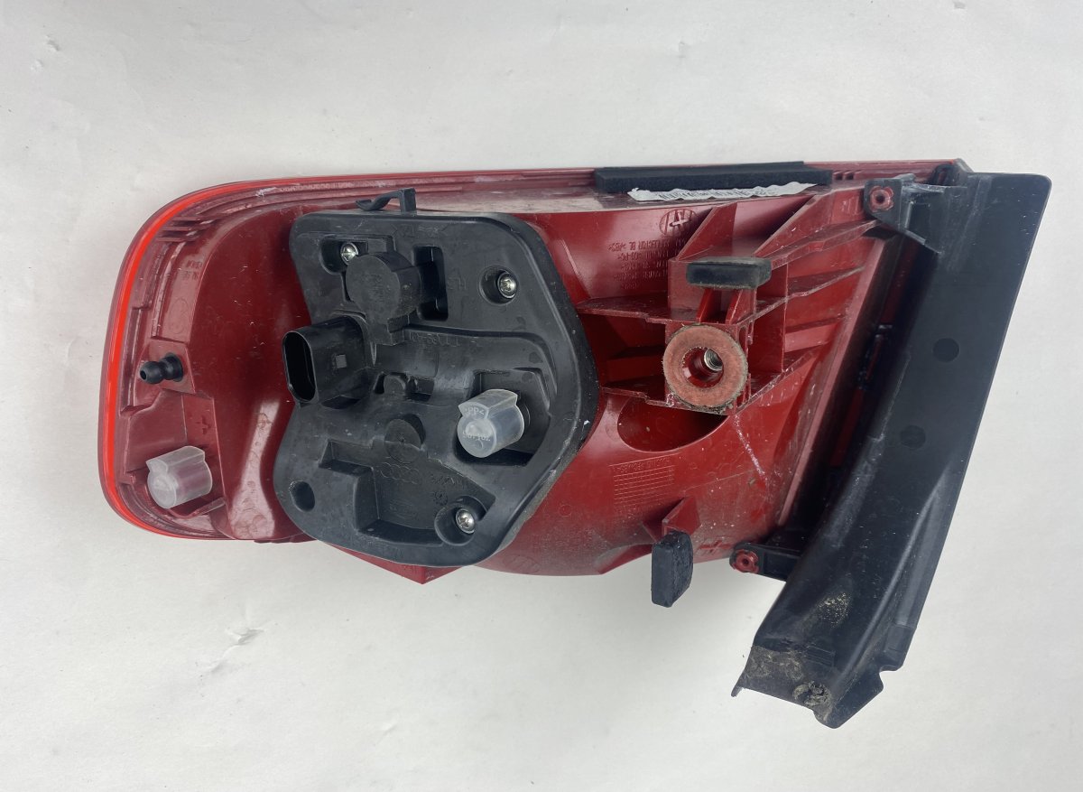 Tail light left AUDI A4 / A4 ALLROAD (B8) (2007-2015)