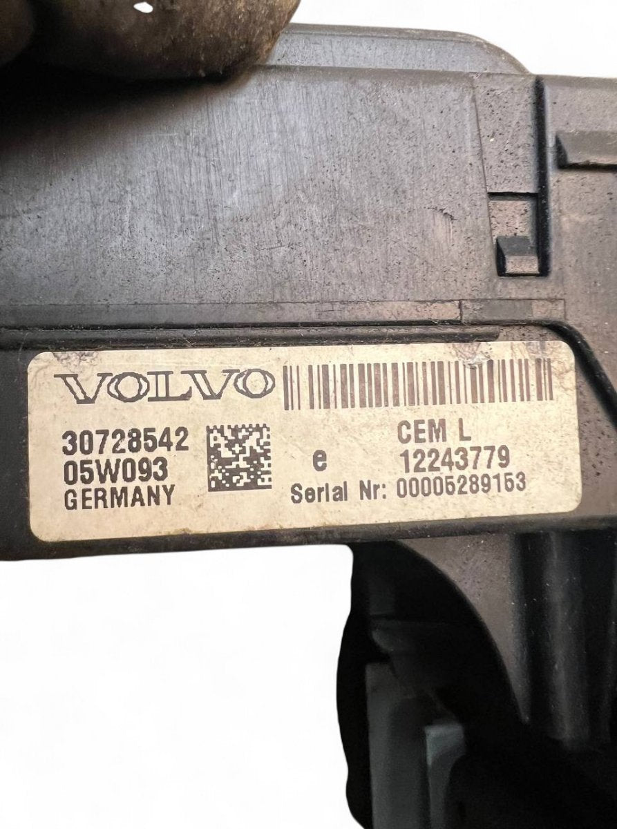 30728542 Fuse box VOLVO V70 II / XC70 I (P80) (2000-2007)