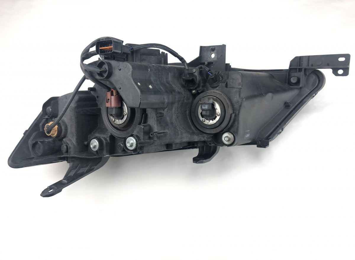 8301A696 Headlight right MITSUBISHI OUTLANDER II (CW, ZG, ZH) (2006-2012)