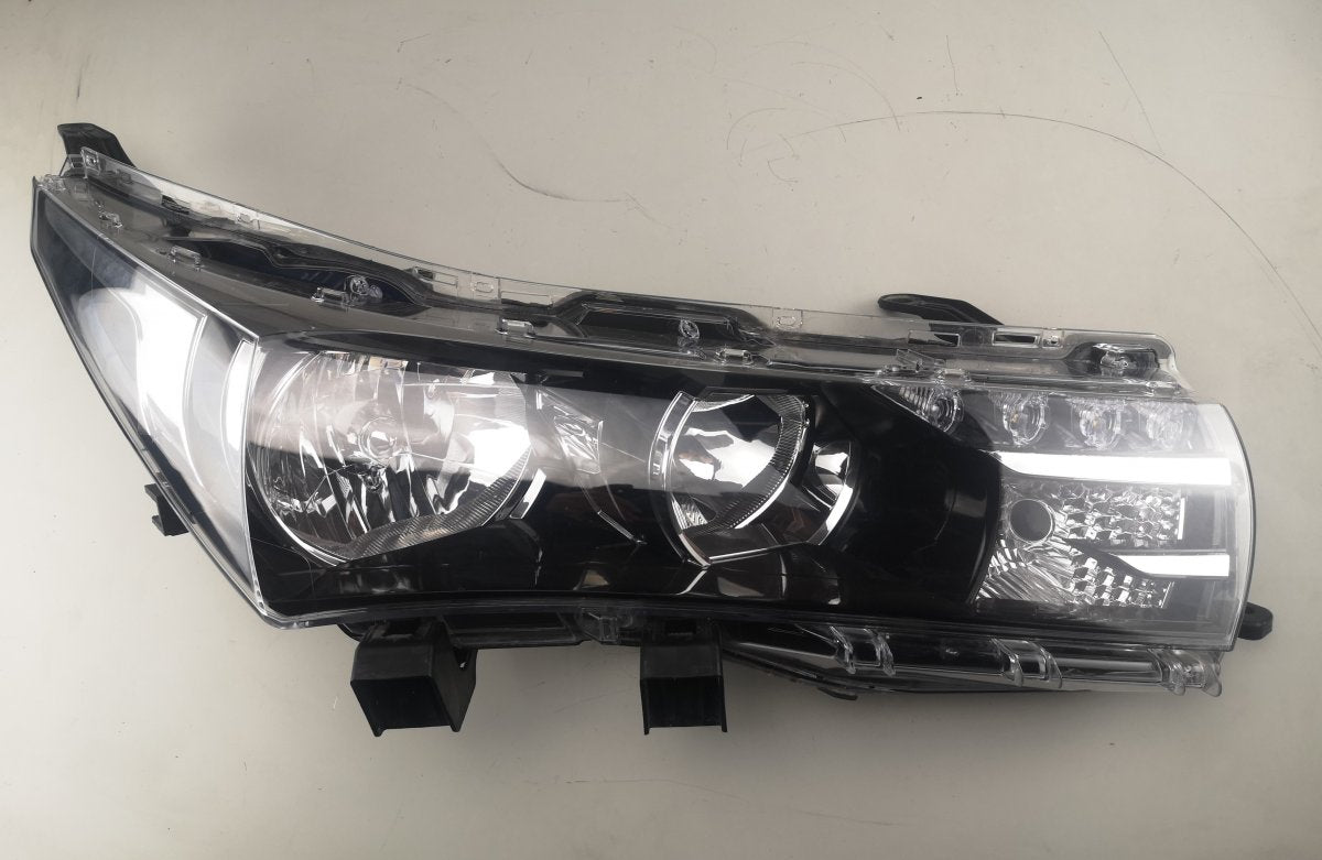 Headlight right TOYOTA COROLLA X (E140, E150) (2006-2012)