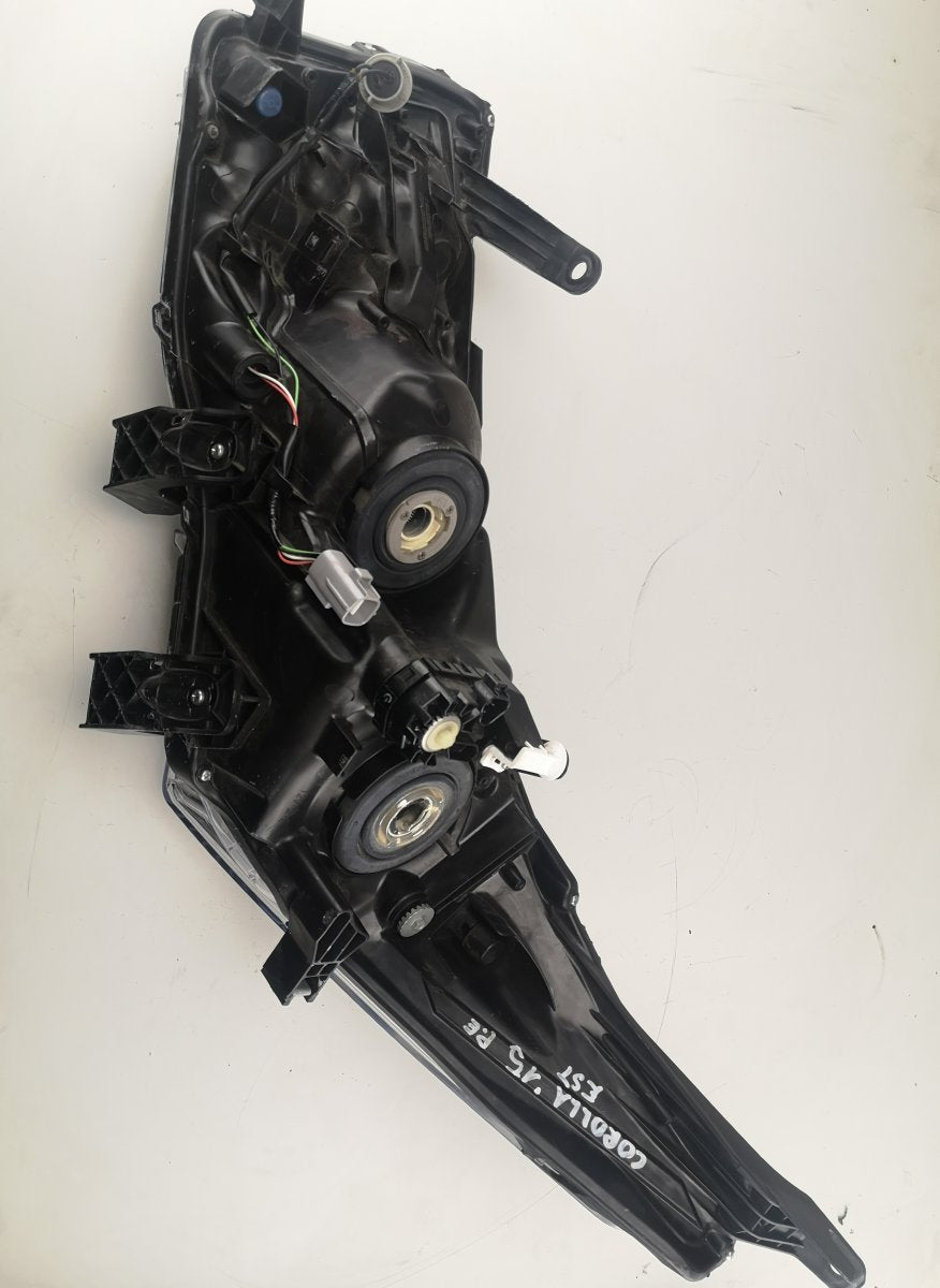 Headlight right TOYOTA COROLLA X (E140, E150) (2006-2012)