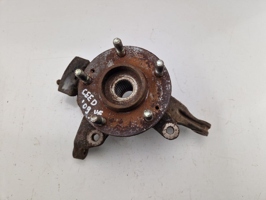 517152H100 Wheel bearing housing front left KIA CEE'D I (ED) (2006-2012)