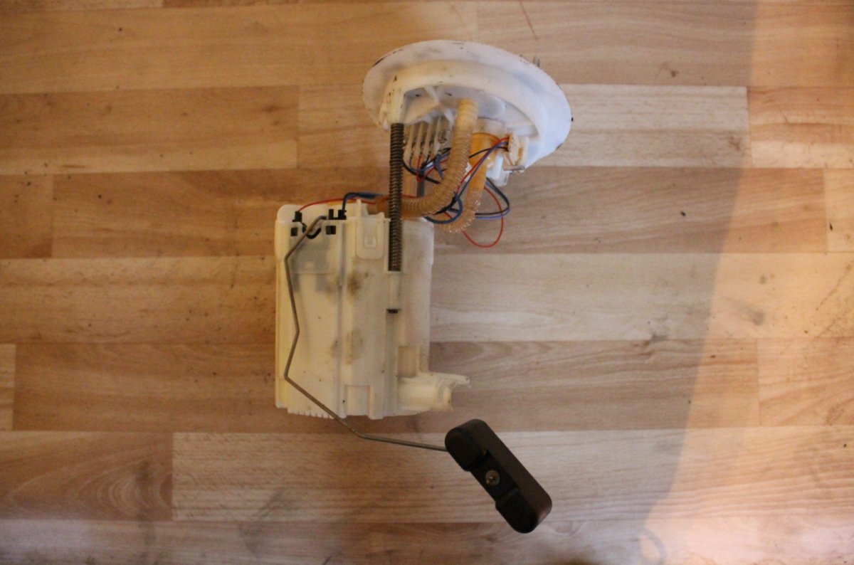 8K0919050K Fuel delivery pump AUDI A4 / A4 ALLROAD (B8) (2007-2015)