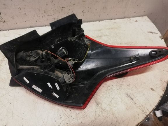Tail light left FORD FOCUS III (2010-2018)