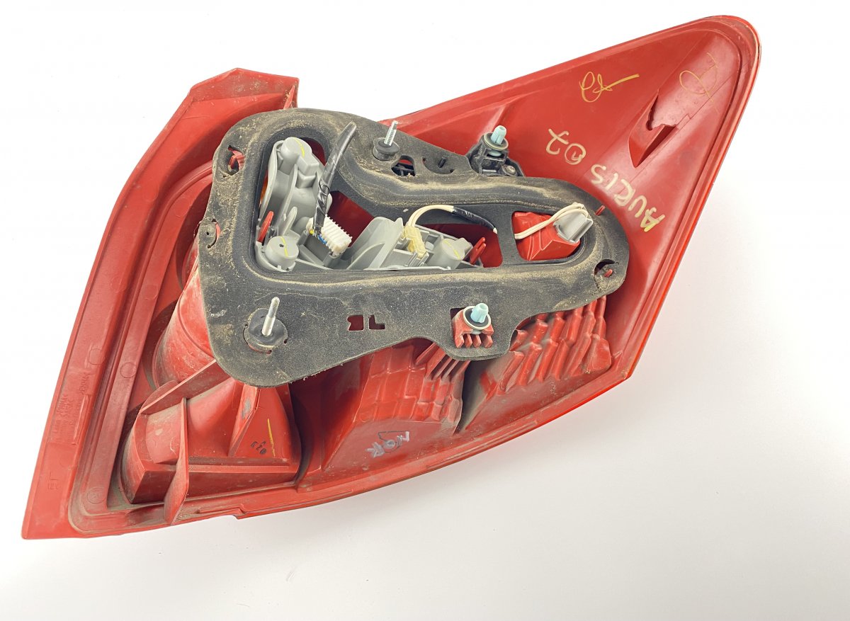 Tail light, right TOYOTA AURIS (E15) (2006-2012)