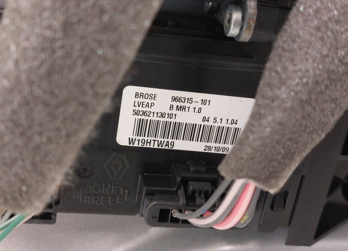 801016886R Door Front Left RENAULT MEGANE III (DZ/BZ/KZ) (2008-2016)