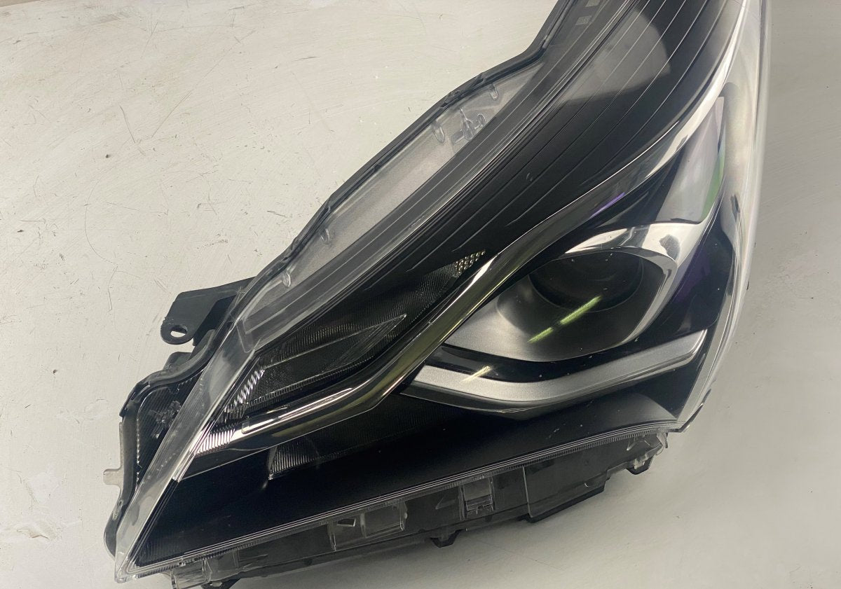 Headlight left TOYOTA YARIS III (XP150) (2013-)