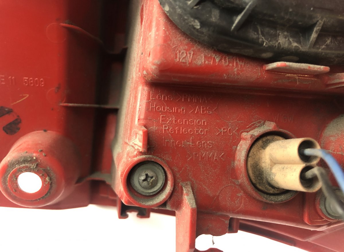 8156102710 Tail light left TOYOTA AURIS (E18) 2012-2018