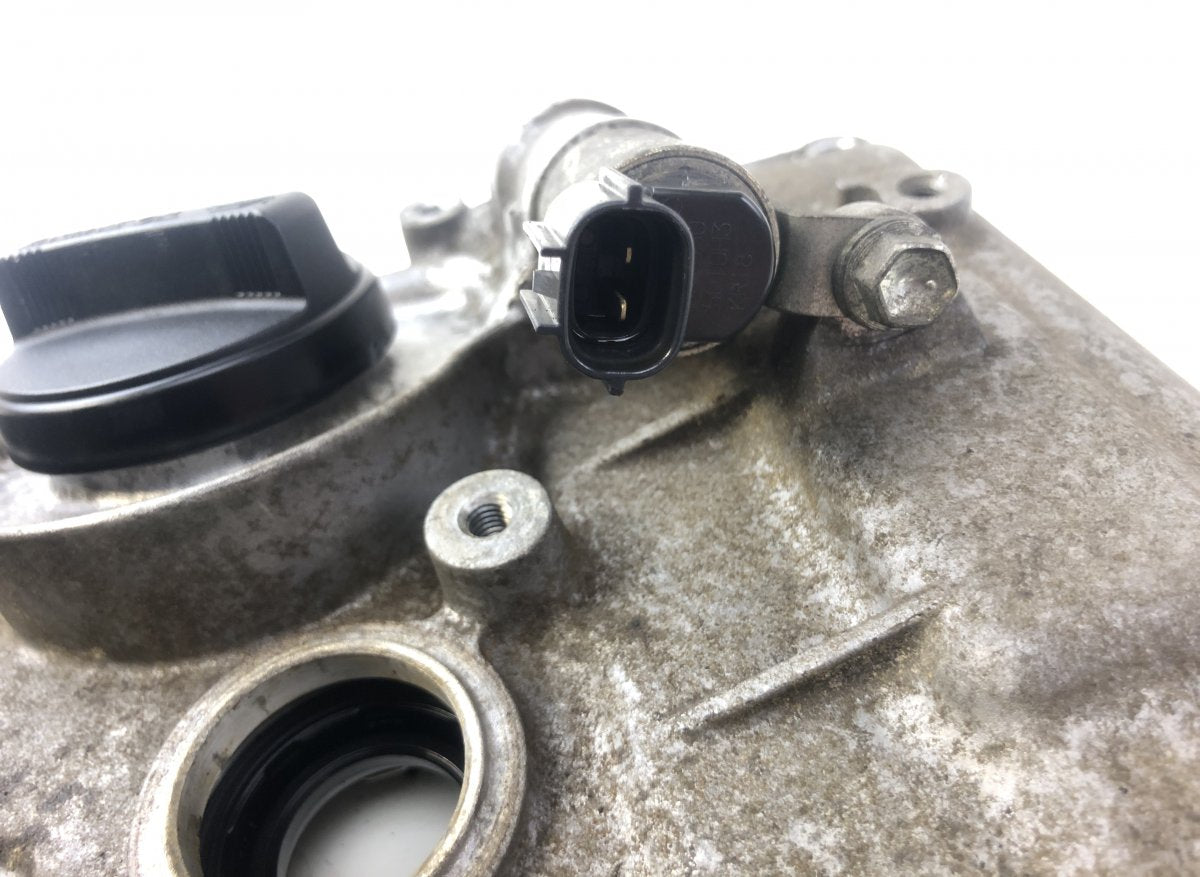 112010T090 1120137040 Cylinder head valve cover TOYOTA AURIS (E18) 2012-2018