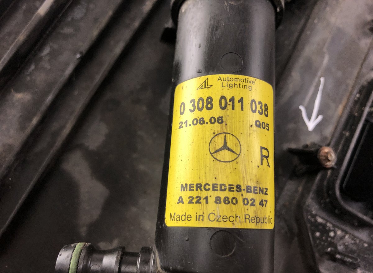 1301016113 0301216686 0301216682 Headlight right MERCEDES-BENZ S-CLASS (W221) (2005-2013)