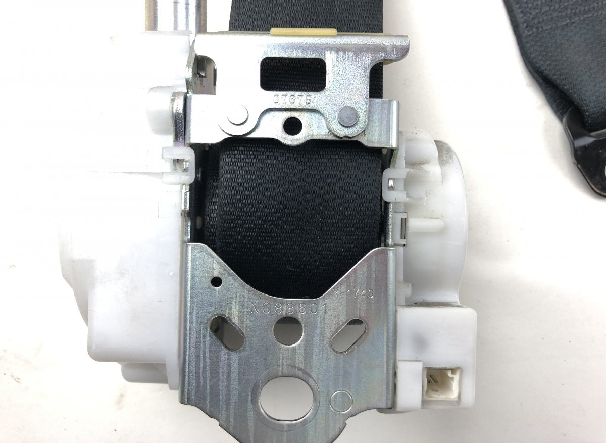 7322053331B0 Seat Belt Front Left LEXUS IS III (XE30) (2013-)