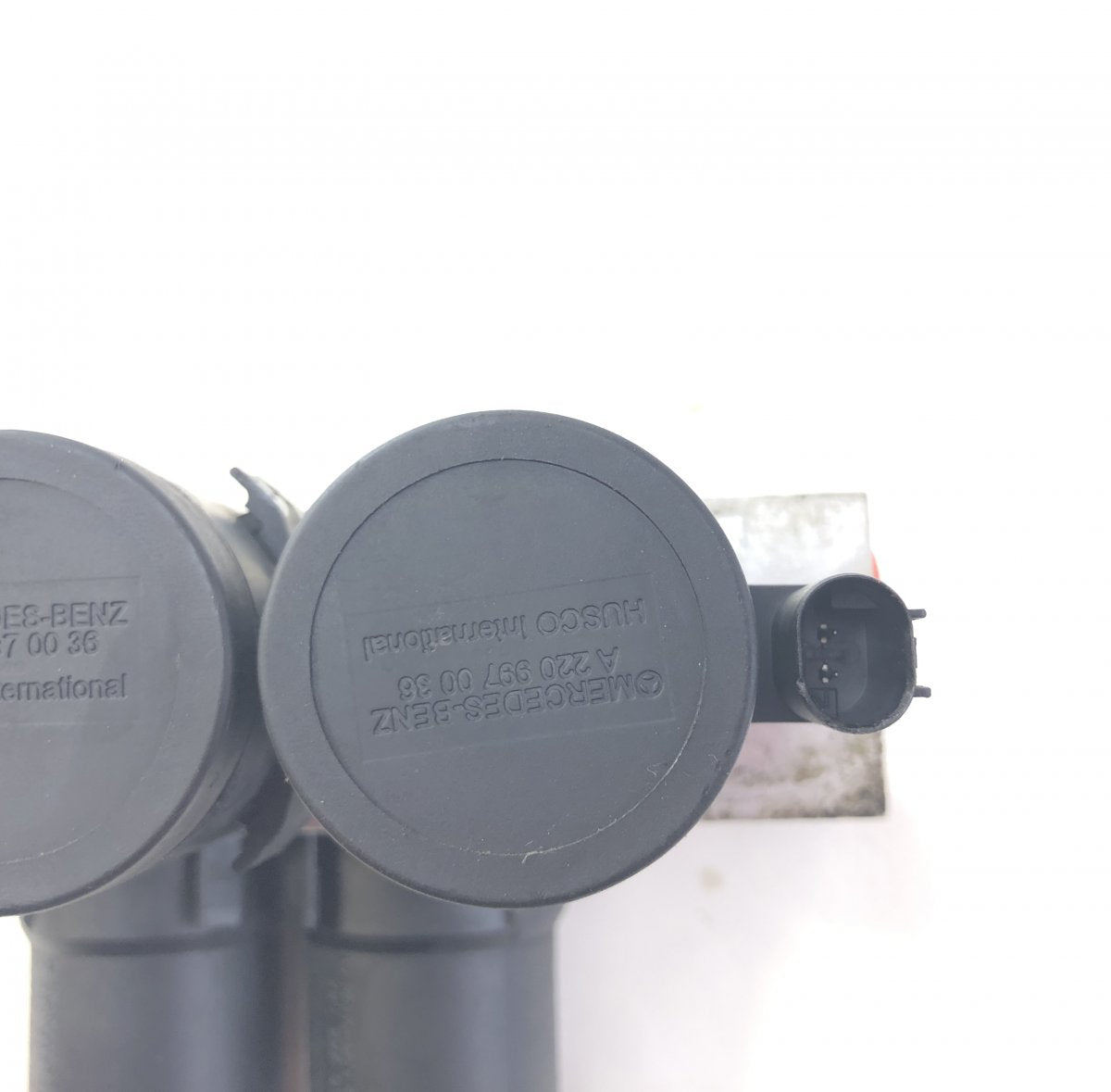 A2203200358 A2203201258 Air suspension / self-levelling suspension, other MERCEDES-BENZ SL-CLASS (R230) (2001-2012)