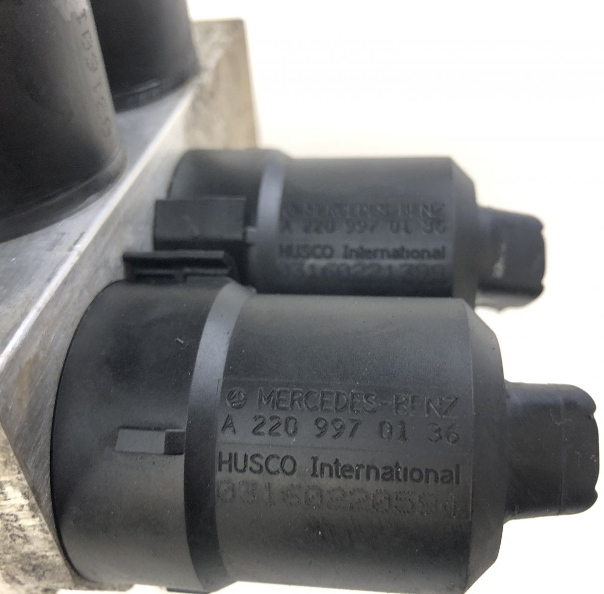 A2203200358 A2203201258 Air suspension / self-levelling suspension, other MERCEDES-BENZ SL-CLASS (R230) (2001-2012)