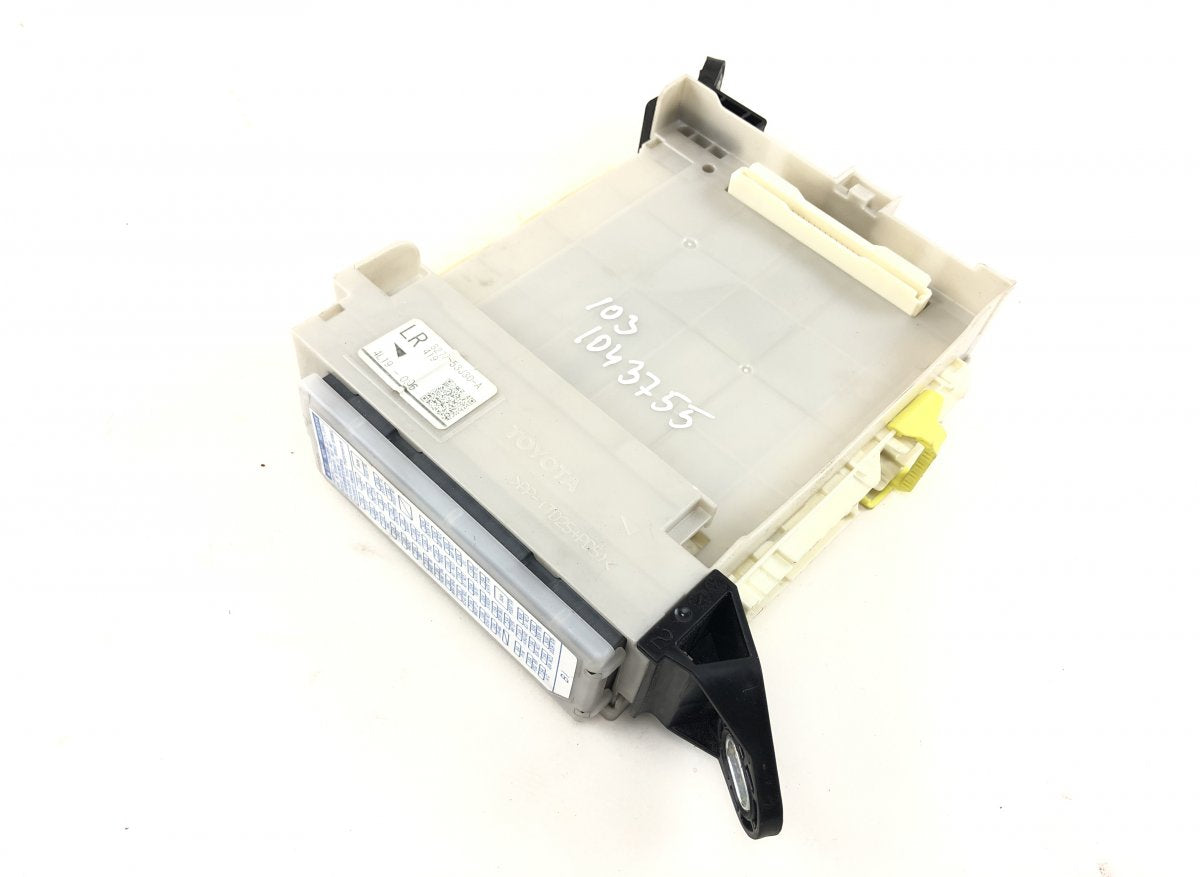 8273053J30A Fuse box LEXUS IS III (XE30) (2013-)