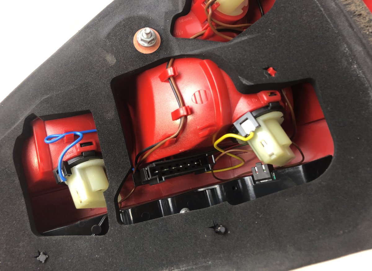 A2308200164 Tail light left MERCEDES-BENZ SL-CLASS (R230) (2001-2012)