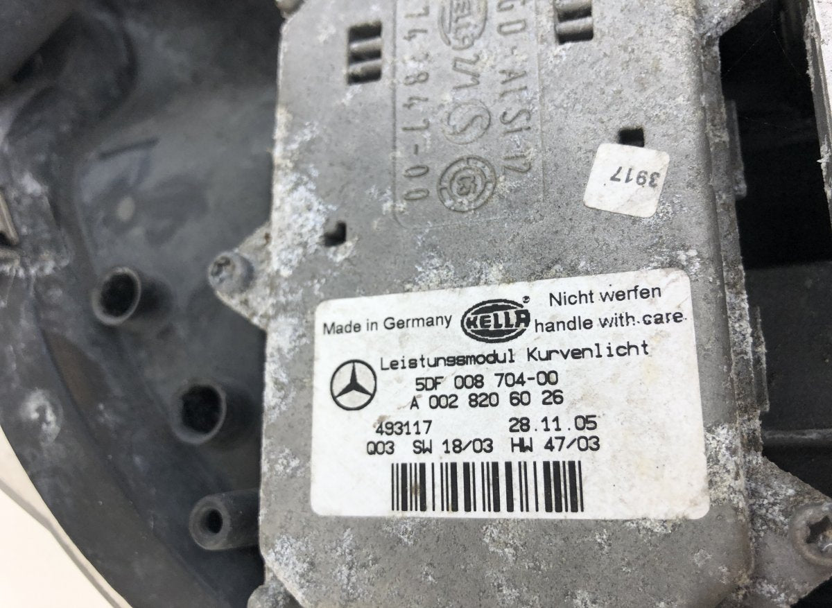 A2198203261 Headlight right MERCEDES-BENZ CLS (C219) (2004-2010)