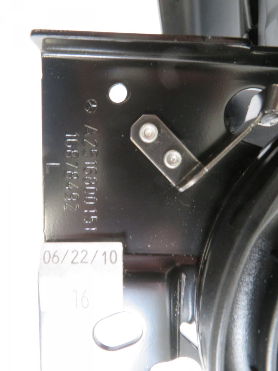 A2516800151 A2516800051 A25168000519051 A25168015397H23 A2516801539 Armrest front MERCEDES-BENZ R-CLASS (W251) (2006-2013)