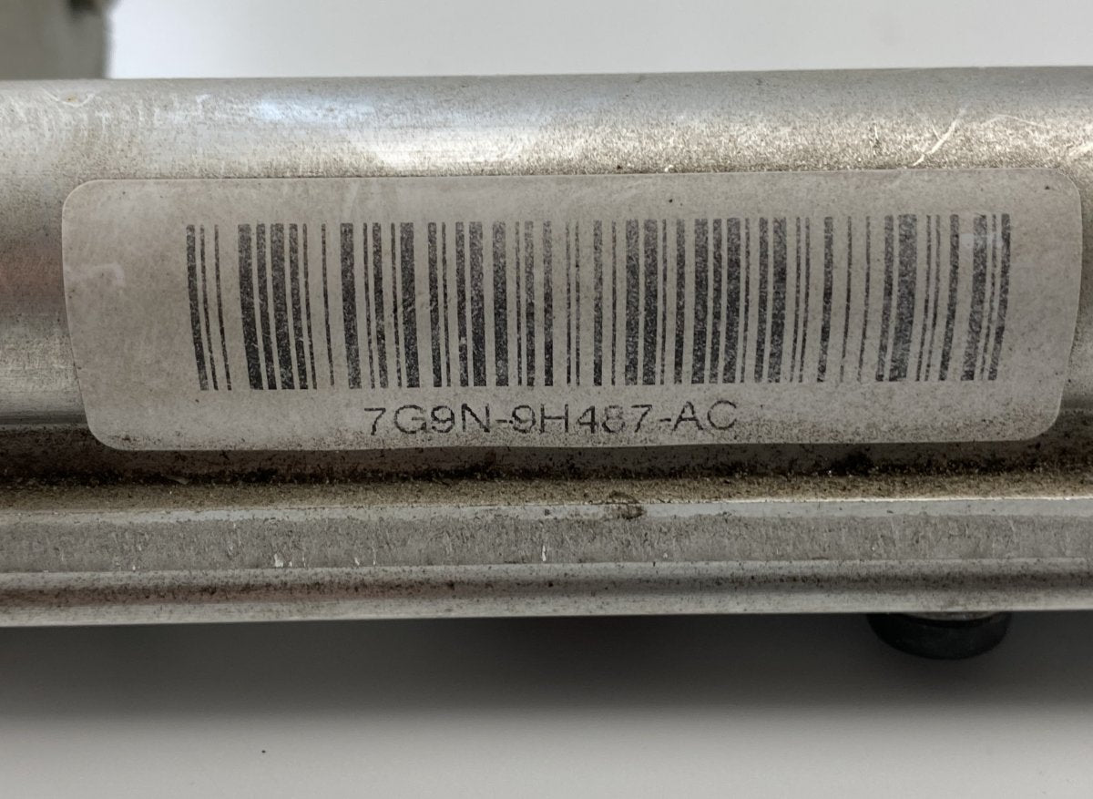 Fuel Distributor / fuel rail VOLVO XC60 I (2008-2017)