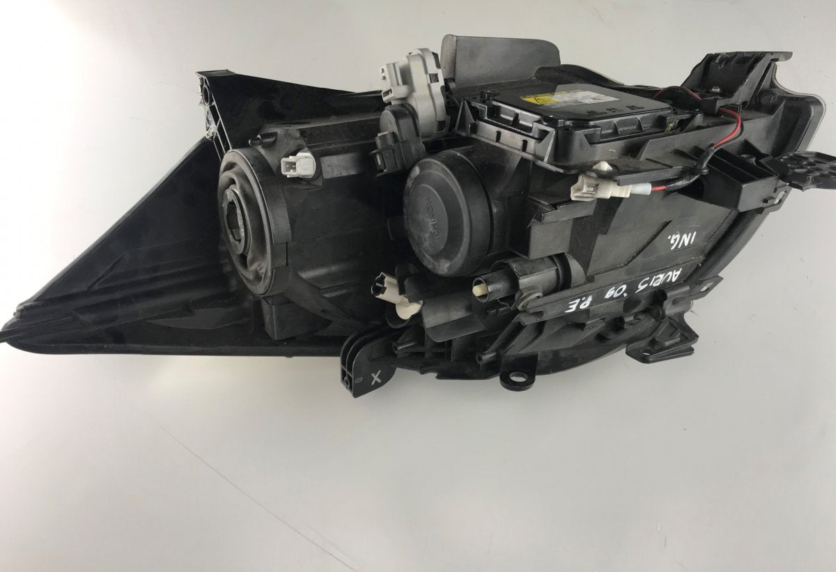 Headlight right TOYOTA AURIS (E15) (2006-2012)