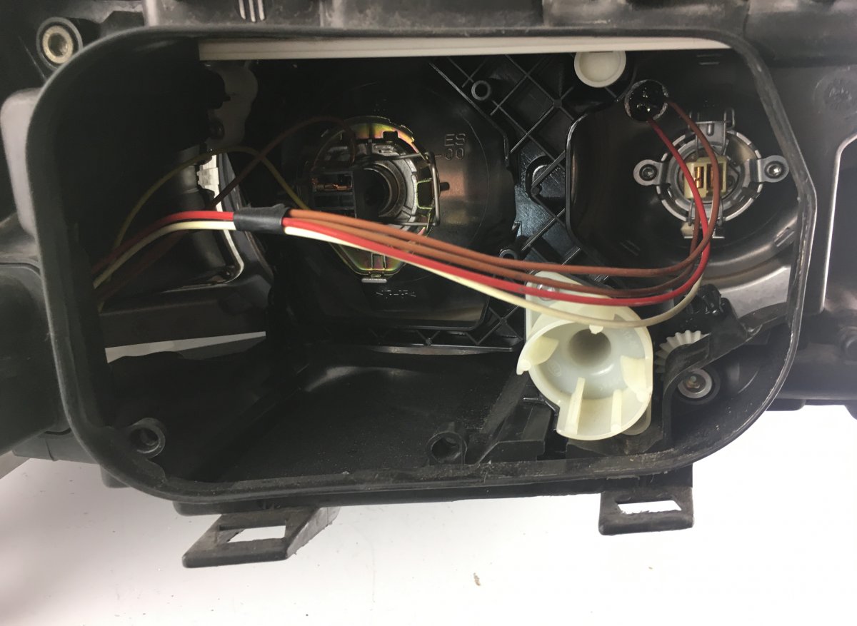Headlight left AUDI A6 / A6 ALLROAD (C6, 4F) (2004-2011)