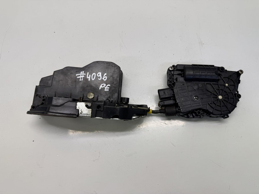 51217315022 7315022 Door Lock Front Right BMW X5 (E70) (2007-2013)