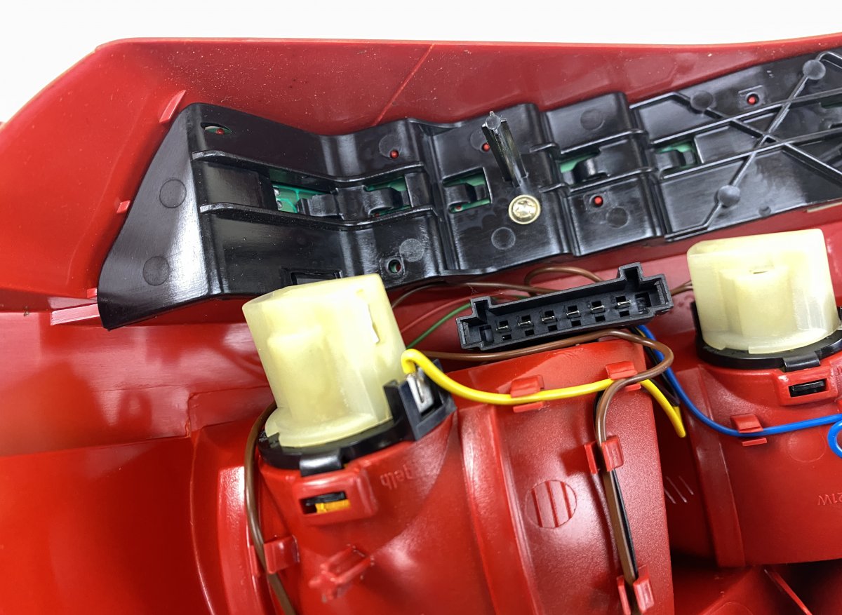 A2308200164 Tail light left MERCEDES-BENZ SL-CLASS (R230) (2001-2012)